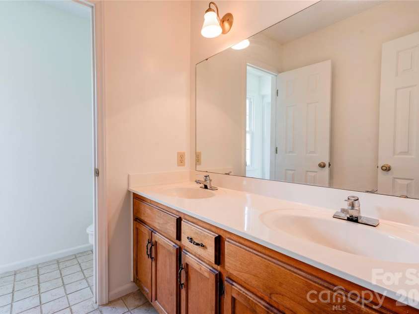 144 Oak Point Drive, Cherryville, NC 28021.  MLS# CAR4412077, YatesRealty ID 43836. Bathroom 2