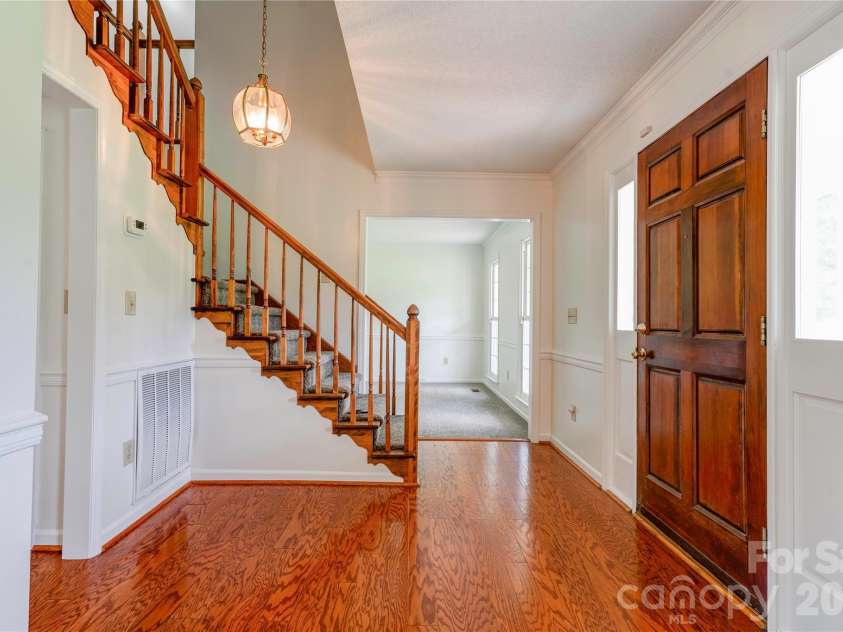 144 Oak Point Drive, Cherryville, NC 28021.  MLS# CAR4412077, YatesRealty ID 43836. Foyer