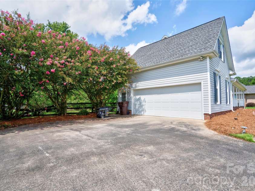 144 Oak Point Drive, Cherryville, NC 28021.  MLS# CAR4412077, YatesRealty ID 43836. Garage