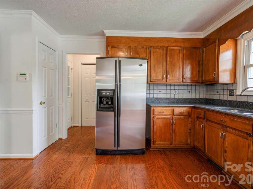 144 Oak Point Drive, Cherryville, NC 28021.  MLS# CAR4412077, YatesRealty ID 43836. Kitchen