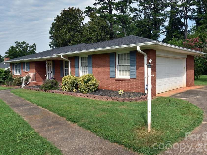 1036 Rowan Circle, Salisbury, NC 28146.  MLS# CAR4413499, YatesRealty ID 43839. 