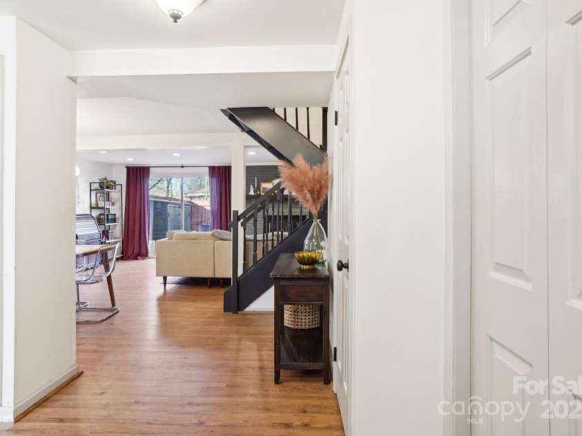 5300 Fair Wind Lane, Charlotte, NC 28212.  MLS# CAR4204488, YatesRealty ID 4384. 