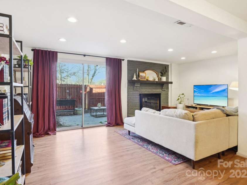 5300 Fair Wind Lane, Charlotte, NC 28212.  MLS# CAR4204488, YatesRealty ID 4384. 