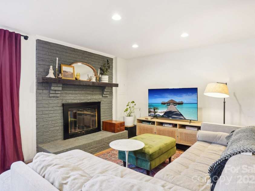 5300 Fair Wind Lane, Charlotte, NC 28212.  MLS# CAR4204488, YatesRealty ID 4384. 