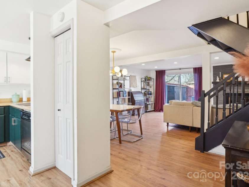 5300 Fair Wind Lane, Charlotte, NC 28212.  MLS# CAR4204488, YatesRealty ID 4384. 