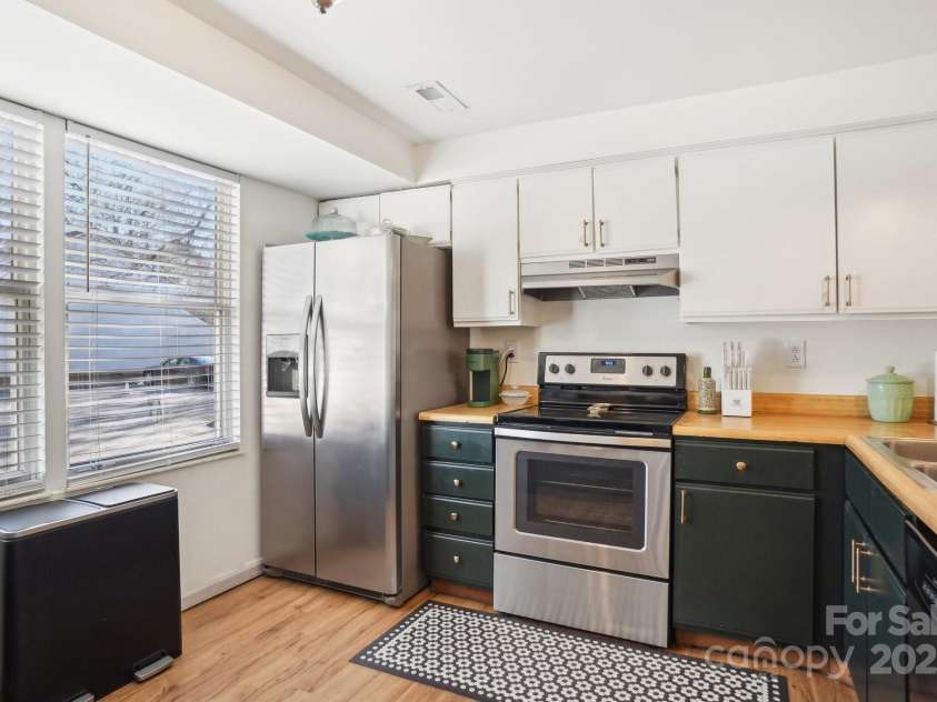 5300 Fair Wind Lane, Charlotte, NC 28212.  MLS# CAR4204488, YatesRealty ID 4384. 