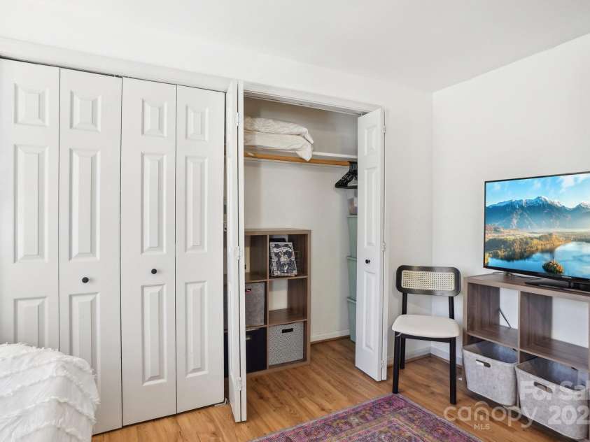 5300 Fair Wind Lane, Charlotte, NC 28212.  MLS# CAR4204488, YatesRealty ID 4384. 