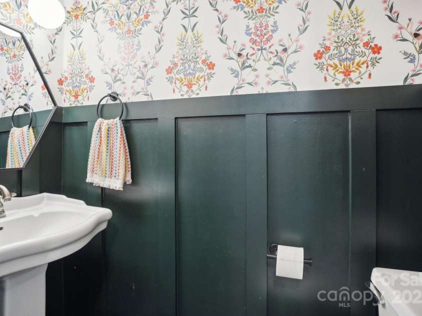 5300 Fair Wind Lane, Charlotte, NC 28212.  MLS# CAR4204488, YatesRealty ID 4384. 