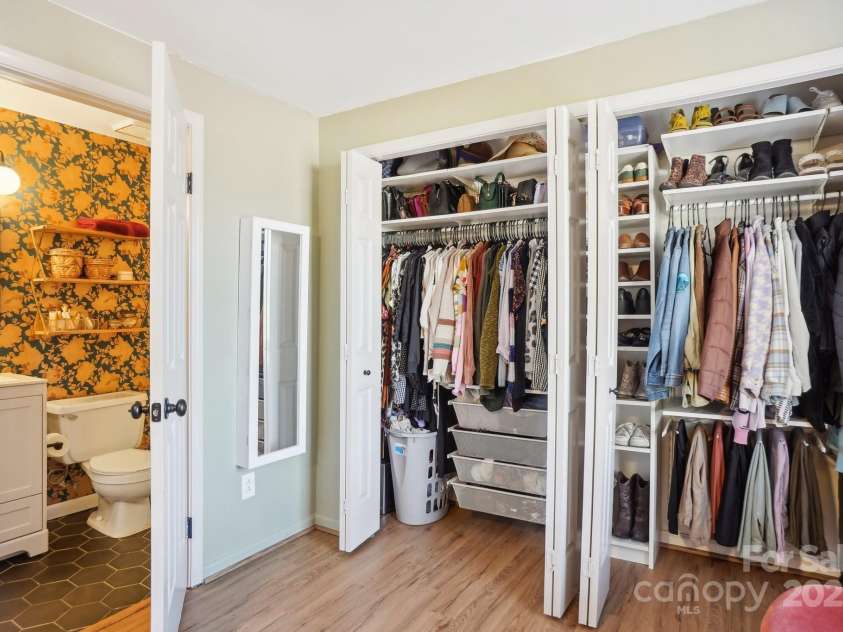 5300 Fair Wind Lane, Charlotte, NC 28212.  MLS# CAR4204488, YatesRealty ID 4384. 