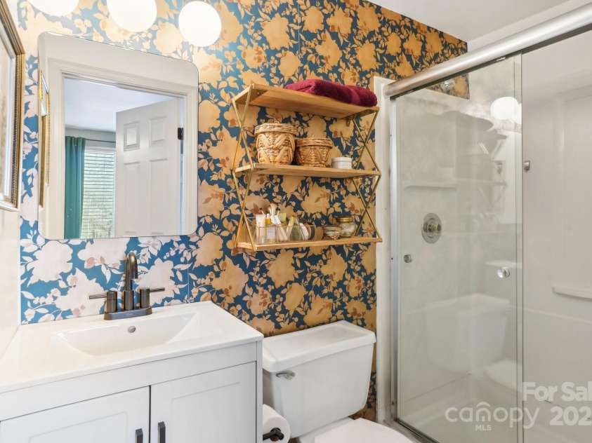 5300 Fair Wind Lane, Charlotte, NC 28212.  MLS# CAR4204488, YatesRealty ID 4384. 