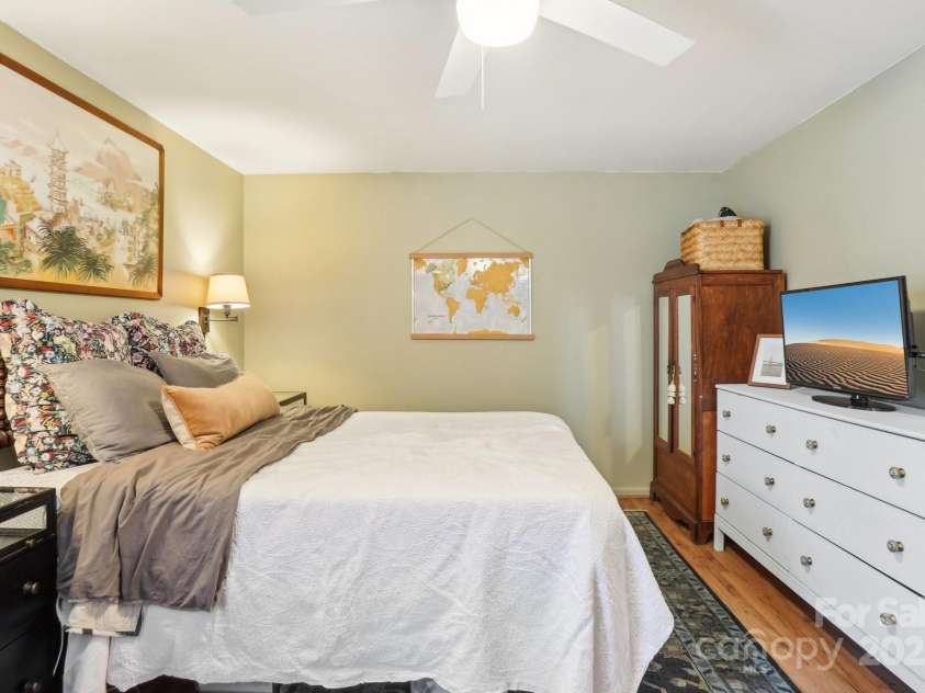 5300 Fair Wind Lane, Charlotte, NC 28212.  MLS# CAR4204488, YatesRealty ID 4384. 