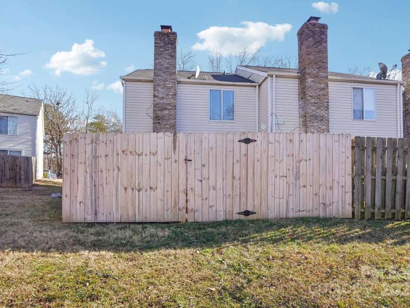 5300 Fair Wind Lane, Charlotte, NC 28212.  MLS# CAR4204488, YatesRealty ID 4384. 