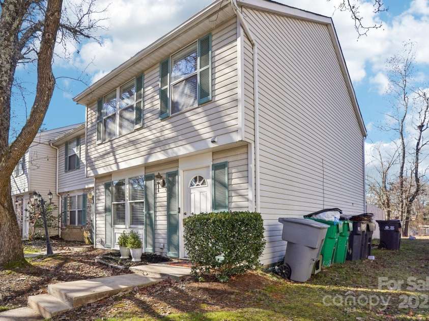 5300 Fair Wind Lane, Charlotte, NC 28212.  MLS# CAR4204488, YatesRealty ID 4384. 