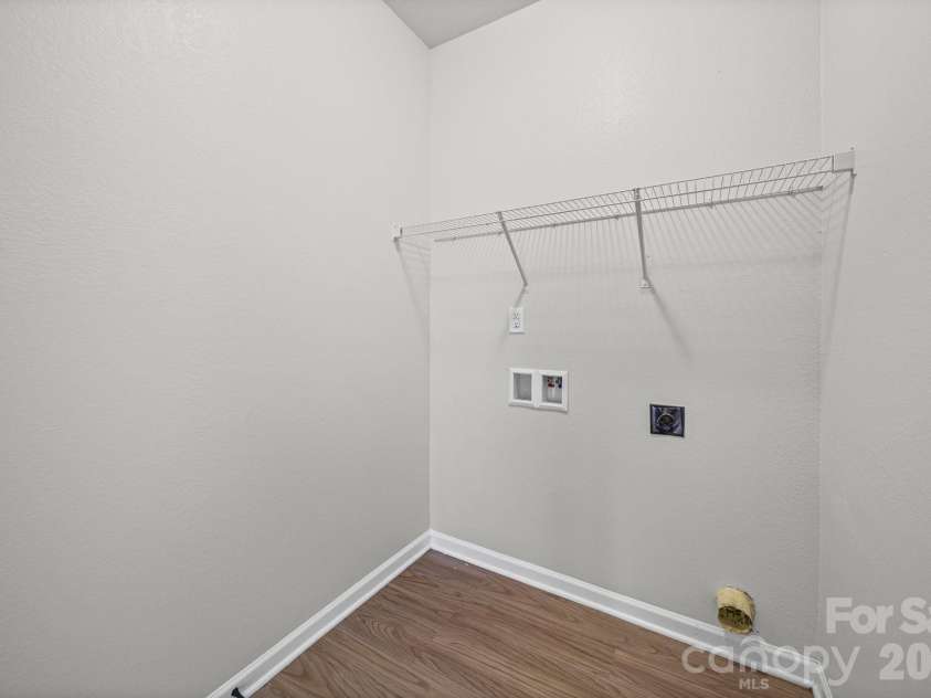 6013 Vista Woods Lane, Charlotte, NC 28215.  MLS# CAR4413340, YatesRealty ID 43842. Laundry Room