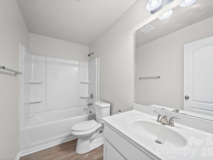 6013 Vista Woods Lane, Charlotte, NC 28215.  MLS# CAR4413340, YatesRealty ID 43842. Secondary Bathroom