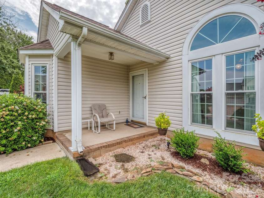 4522 Avalon Forest Lane, Charlotte, NC 28269.  MLS# CAR4413237, YatesRealty ID 43843. 