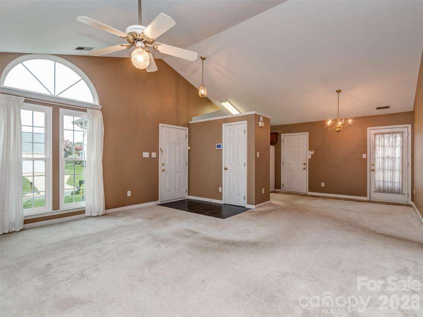 4522 Avalon Forest Lane, Charlotte, NC 28269.  MLS# CAR4413237, YatesRealty ID 43843. 