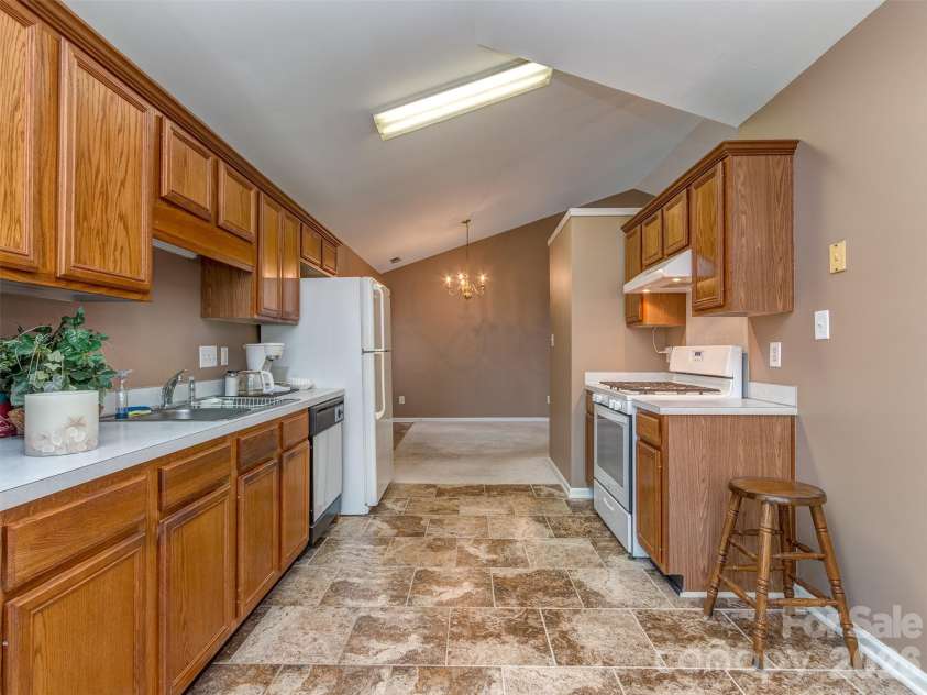 4522 Avalon Forest Lane, Charlotte, NC 28269.  MLS# CAR4413237, YatesRealty ID 43843. 