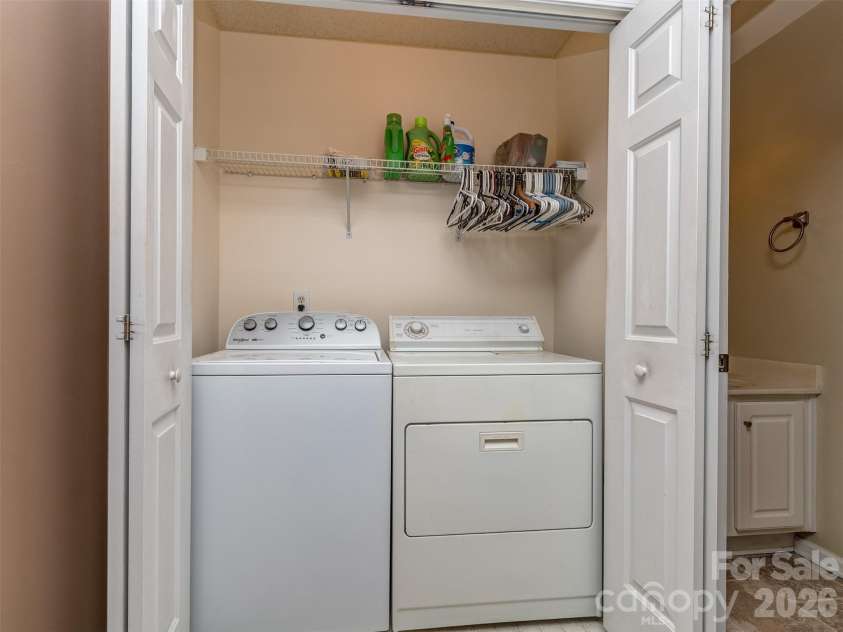 4522 Avalon Forest Lane, Charlotte, NC 28269.  MLS# CAR4413237, YatesRealty ID 43843. 