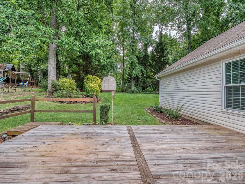 4522 Avalon Forest Lane, Charlotte, NC 28269.  MLS# CAR4413237, YatesRealty ID 43843. 