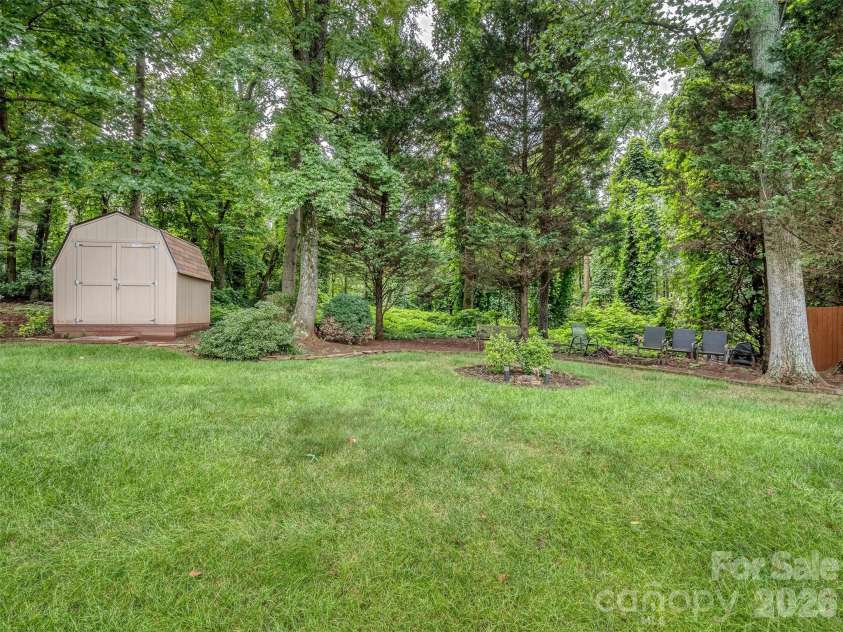 4522 Avalon Forest Lane, Charlotte, NC 28269.  MLS# CAR4413237, YatesRealty ID 43843. 