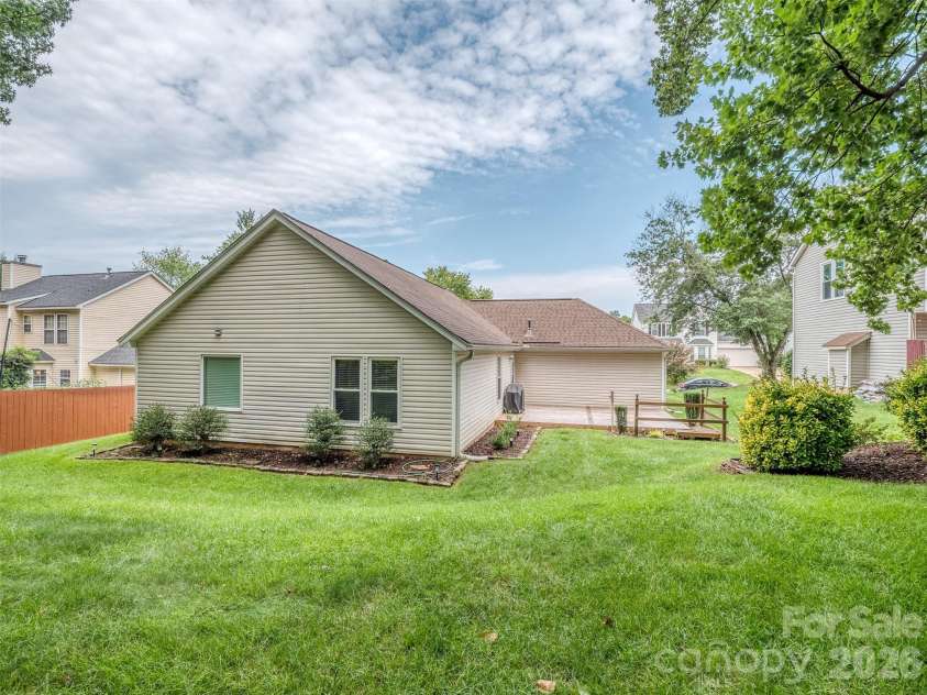 4522 Avalon Forest Lane, Charlotte, NC 28269.  MLS# CAR4413237, YatesRealty ID 43843. 