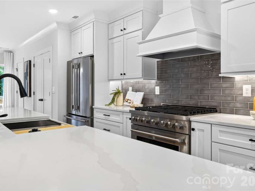 1514 Sumter Avenue, Charlotte, NC 28208.  MLS# CAR4414310, YatesRealty ID 43844. 
