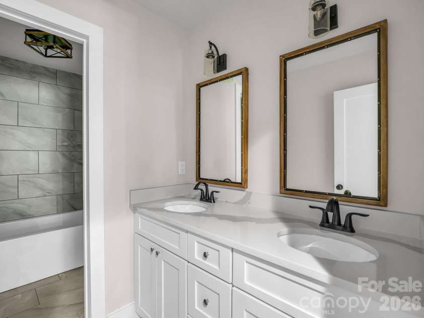 42 Stone Crest Mountain Drive, Black Mountain, NC 28711.  MLS# CAR4401407, YatesRealty ID 43846. 