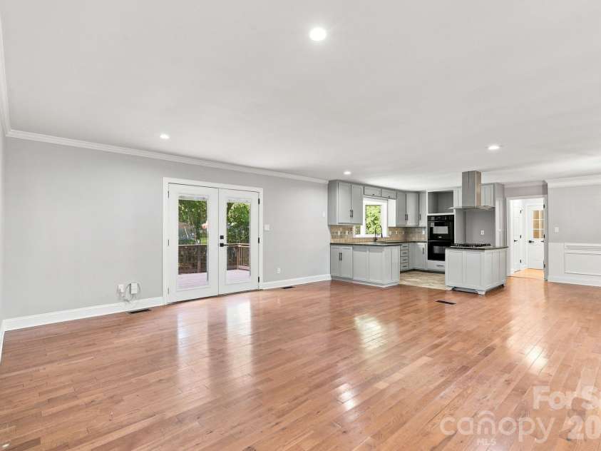 9110 Raintree Lane, Charlotte, NC 28277.  MLS# CAR4408617, YatesRealty ID 43847. 