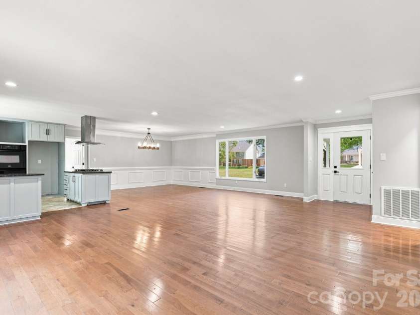 9110 Raintree Lane, Charlotte, NC 28277.  MLS# CAR4408617, YatesRealty ID 43847. 