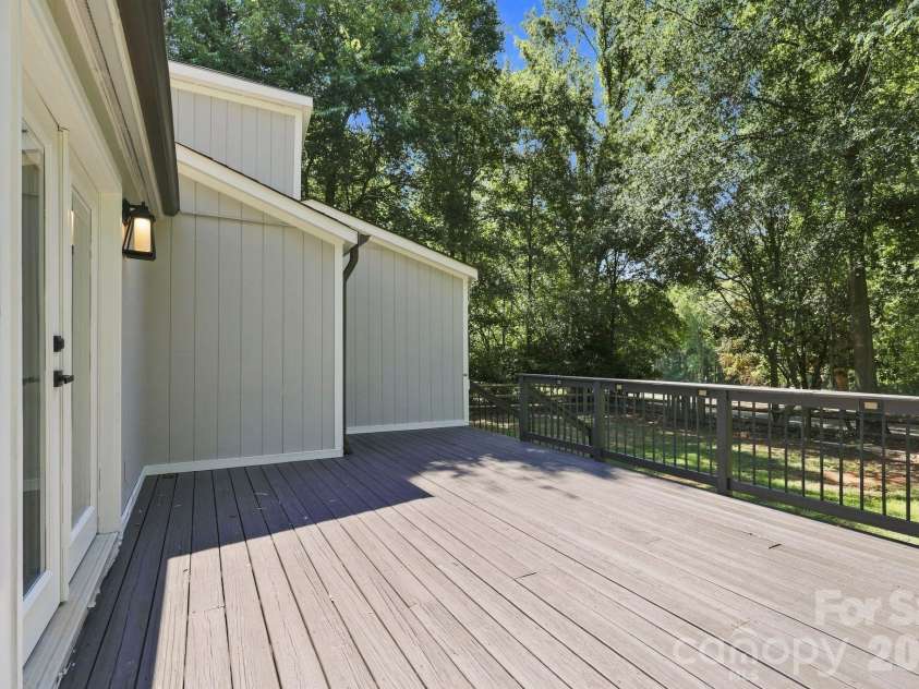 9110 Raintree Lane, Charlotte, NC 28277.  MLS# CAR4408617, YatesRealty ID 43847. 