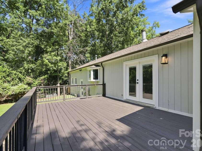 9110 Raintree Lane, Charlotte, NC 28277.  MLS# CAR4408617, YatesRealty ID 43847. 