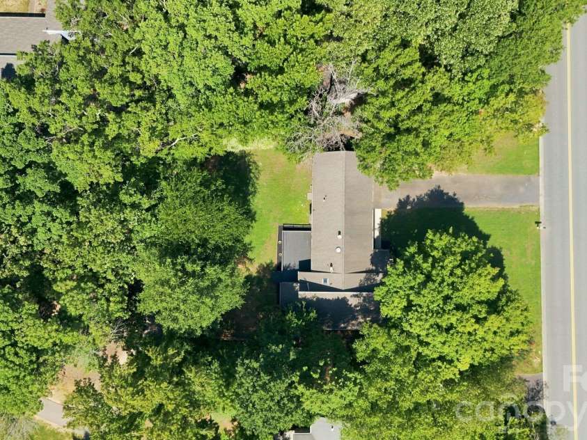 9110 Raintree Lane, Charlotte, NC 28277.  MLS# CAR4408617, YatesRealty ID 43847. 