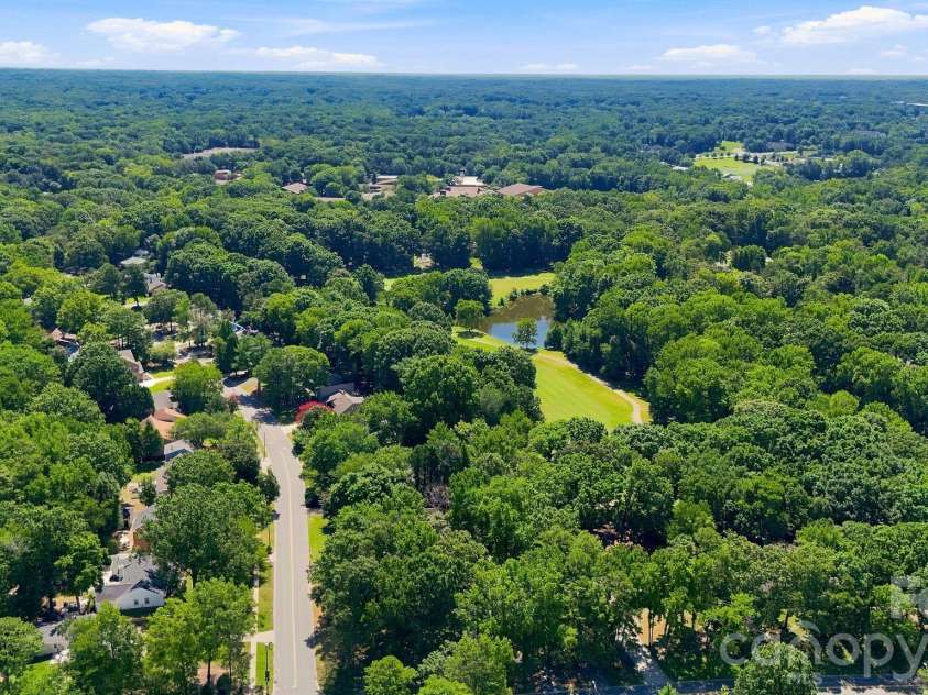 9110 Raintree Lane, Charlotte, NC 28277.  MLS# CAR4408617, YatesRealty ID 43847. 