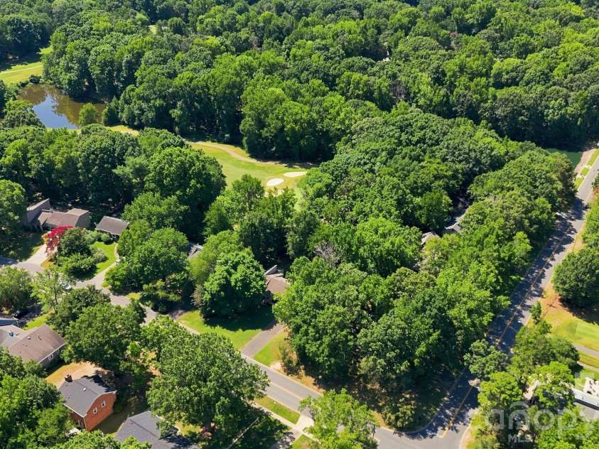 9110 Raintree Lane, Charlotte, NC 28277.  MLS# CAR4408617, YatesRealty ID 43847. 