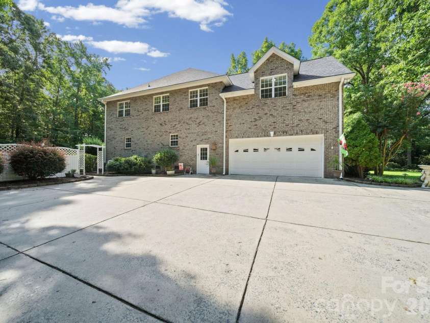 2806 Iveywood Drive, Monroe, NC 28110.  MLS# CAR4401882, YatesRealty ID 43851. 