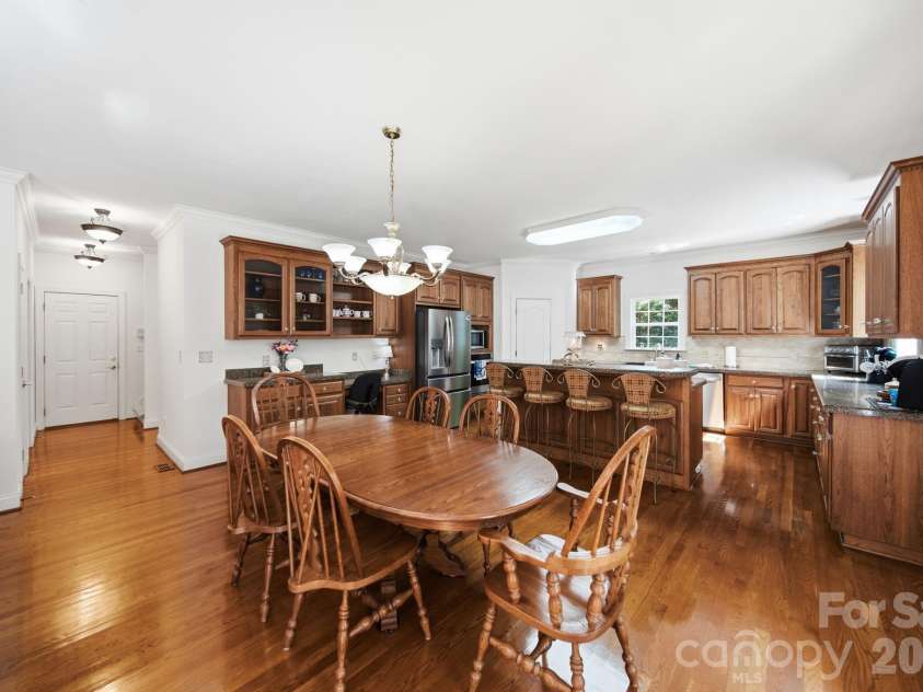 2806 Iveywood Drive, Monroe, NC 28110.  MLS# CAR4401882, YatesRealty ID 43851. Large kitchen/breakfast area