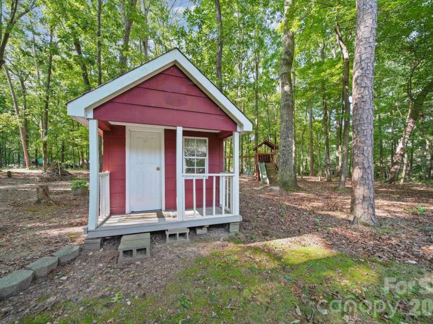 2806 Iveywood Drive, Monroe, NC 28110.  MLS# CAR4401882, YatesRealty ID 43851. Playhouse