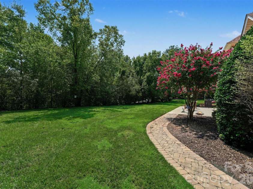 288 Indian Trail, Mooresville, NC 28117.  MLS# CAR4401881, YatesRealty ID 43852. Beautiful Custom Walkways
