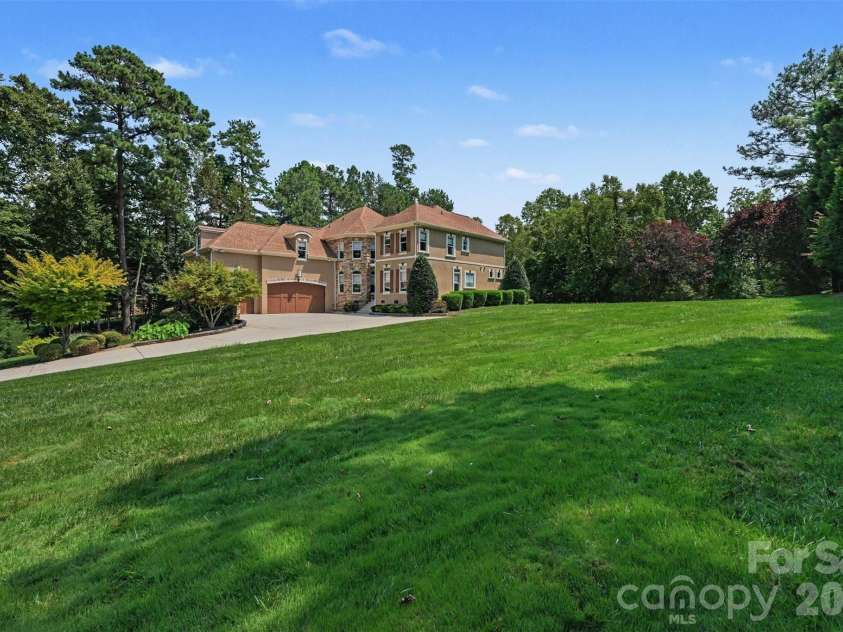 288 Indian Trail, Mooresville, NC 28117.  MLS# CAR4401881, YatesRealty ID 43852. Front/Right Side Yard