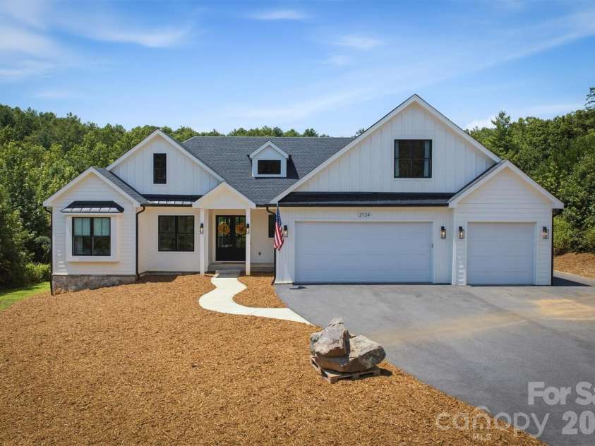 2124 Starlight Lane, Morganton, NC 28655.  MLS# CAR4412335, YatesRealty ID 43853. 
