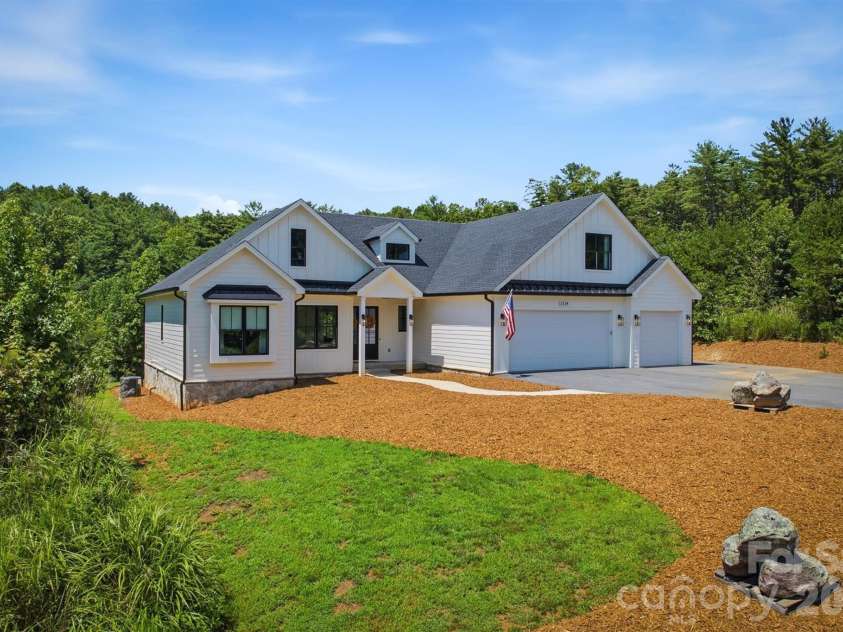 2124 Starlight Lane, Morganton, NC 28655.  MLS# CAR4412335, YatesRealty ID 43853. 