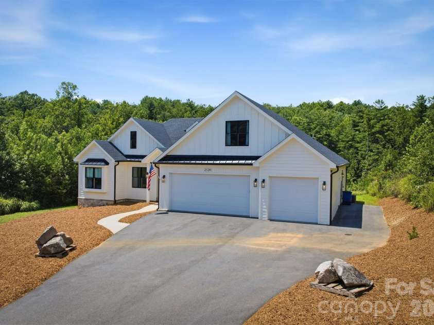 2124 Starlight Lane, Morganton, NC 28655.  MLS# CAR4412335, YatesRealty ID 43853. 