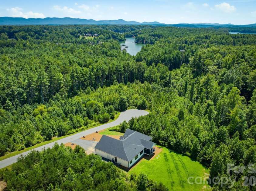 2124 Starlight Lane, Morganton, NC 28655.  MLS# CAR4412335, YatesRealty ID 43853. 