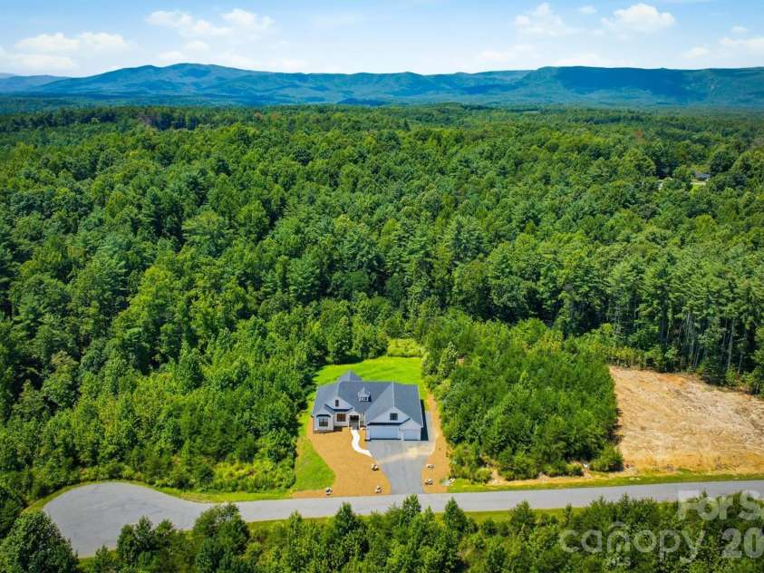 2124 Starlight Lane, Morganton, NC 28655.  MLS# CAR4412335, YatesRealty ID 43853. 