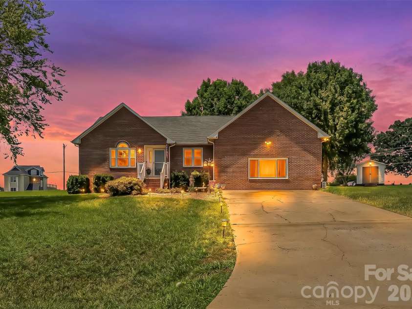 3955 Northernmistic Drive, Maiden, NC 28650.  MLS# CAR4402168, YatesRealty ID 43854. 