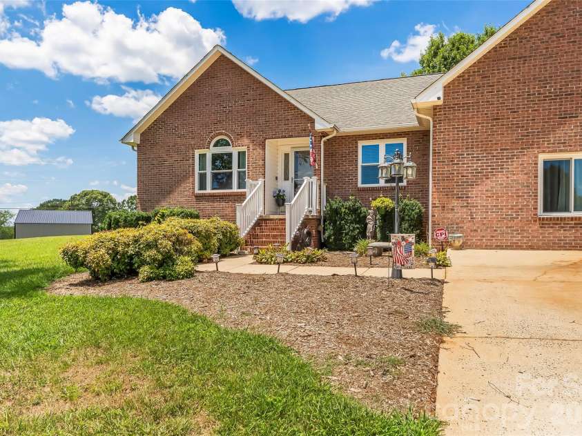 3955 Northernmistic Drive, Maiden, NC 28650.  MLS# CAR4402168, YatesRealty ID 43854. 