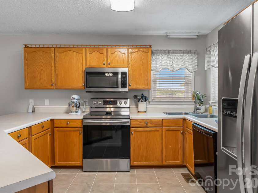 3955 Northernmistic Drive, Maiden, NC 28650.  MLS# CAR4402168, YatesRealty ID 43854. 