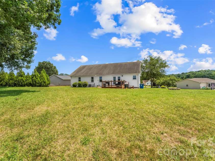 3955 Northernmistic Drive, Maiden, NC 28650.  MLS# CAR4402168, YatesRealty ID 43854. 