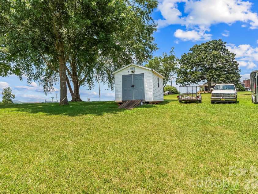 3955 Northernmistic Drive, Maiden, NC 28650.  MLS# CAR4402168, YatesRealty ID 43854. 